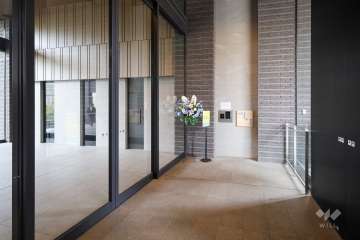 エントランスはオートロック付きです。