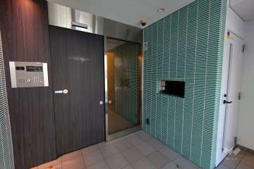 エントランスはオートロック付きです。