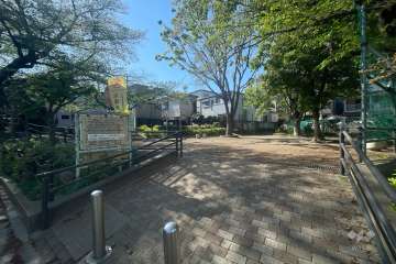 敷地に隣接する『渋谷区立笹塚東公園』