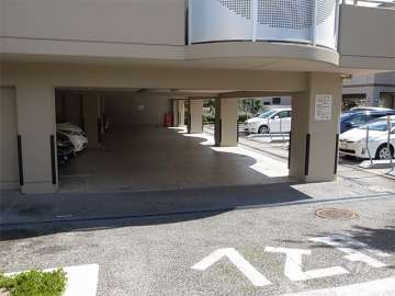 屋内平面駐車場と屋外機械式駐車場