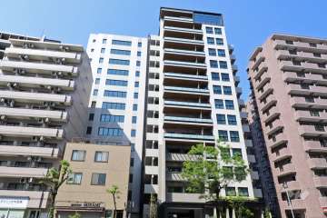 プラウド中目黒の外観（東側から）