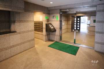 エントランスはオートロック付きです。