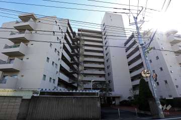 下馬ハイライズの外観（北側から）
