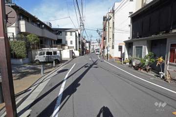 敷地東側の前面道路