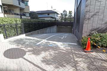 駐車場の出入り口