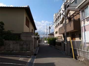 敷地南側の前面道路