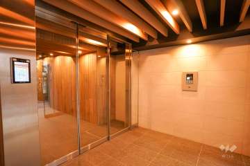 エントランスはオートロック付きです。