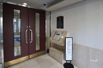 エントランスはオートロック付きです。
