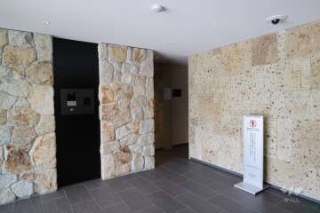 エントランスはオートロック付きです。