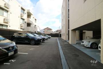 敷地内駐車場（屋外平面式・屋内平面式）