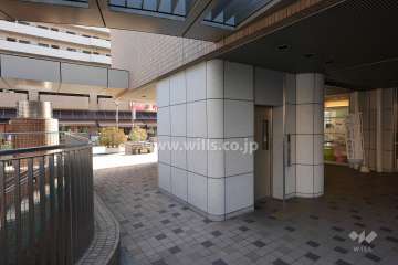 地下駐車場に続くエレベーター