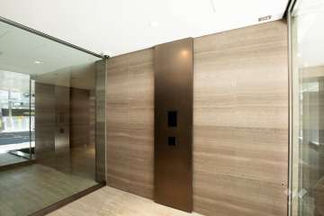 エントランスはオートロック付です。