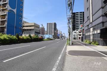 .敷地西側の前面道路