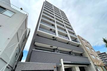 プレサンスロジェ御器所駅前の外観（南東側から）