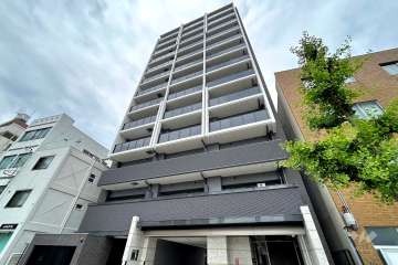 プレサンスロジェ御器所駅前の外観（北側から）