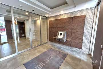 エントランスはオートロック付きです。