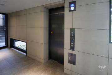 エレベーター（モニター付き）