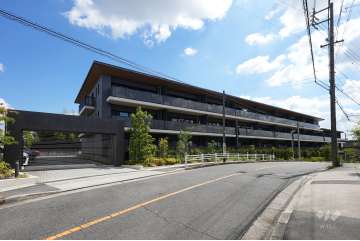 プレディア瑞穂岳見町の外観（西側から）