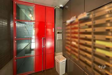 エントランスはオートロック付きです。