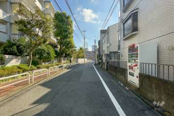 敷地北側の前面道路