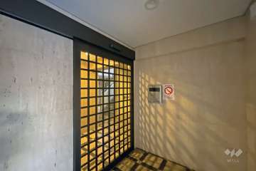 エントランスはオートロック付きです。