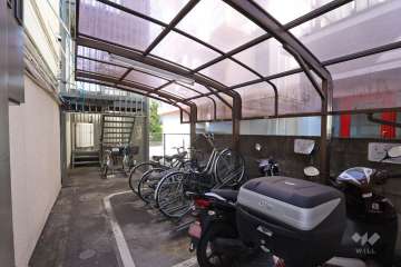 駐輪場とバイク置場