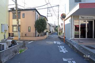 敷地南側の前面道路