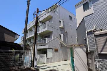 エヴェナール上北沢の外観（南東側から）