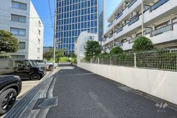 敷地西側の前面道路　