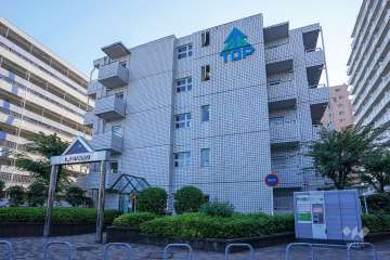 トップ明大前第3の外観（東側から）