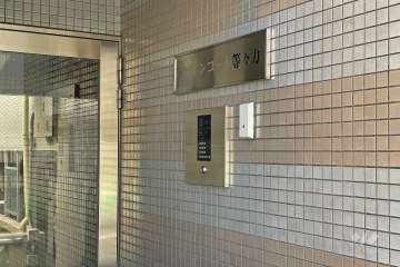 エントランスはオートロック付きです。