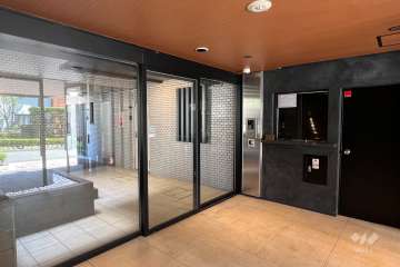 エントランスはオートロック付きです。