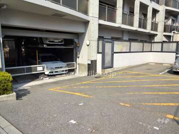敷地内駐車場（屋内機械式と屋外平面式）