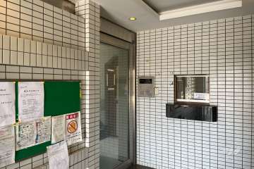 エントランスはオートロック付きです