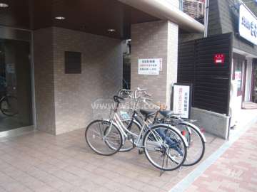 エントランス横は、来客用駐輪場のスペースになっています。