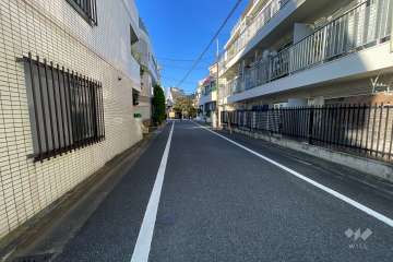 敷地北西側の前面道路