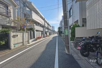 敷地北東側の前面道路