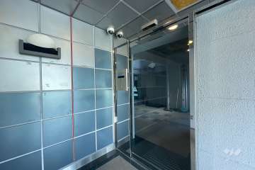 エントランスはオートロック付きです。