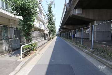 敷地南側の前面道路