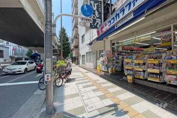 敷地南側の前面道路（東側から）