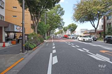 敷地北側の前面道路（東側から）
