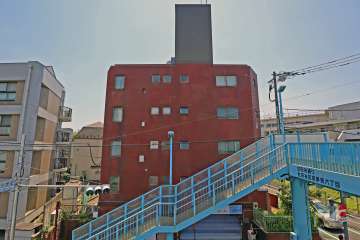 成城オリンピックマンションの外観（北西側から）