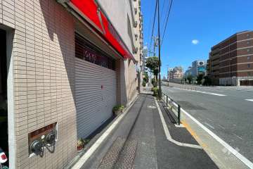 敷地の東側前面道路（南側から）