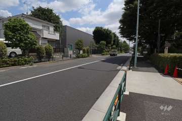 敷地北側の前面道路