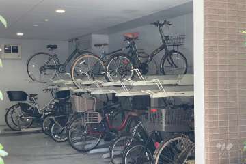 屋内に設けられた駐輪場