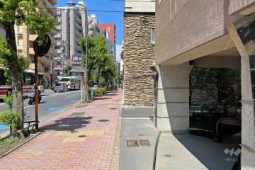 敷地南側の前面道路（東側から）