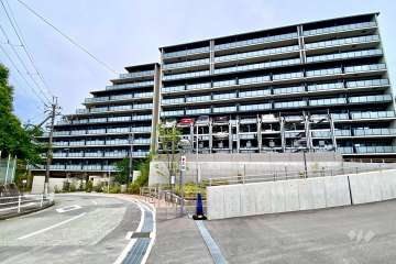 ヴェリテ千里青葉丘の外観（東側から）　