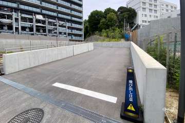 駐車場の出入り口　