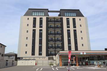 レ・ジェイド高槻南松原 Brightの外観（南側から）