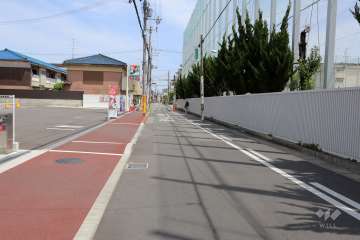 敷地南側の前面道路